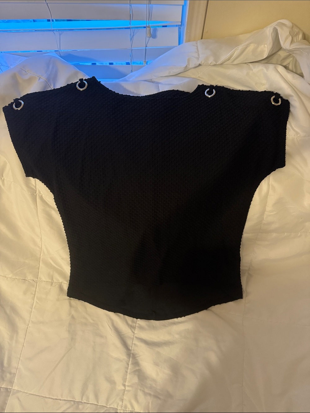 Cable & Gauge navy/black Textured cold shoulder Top with Silver Grommets